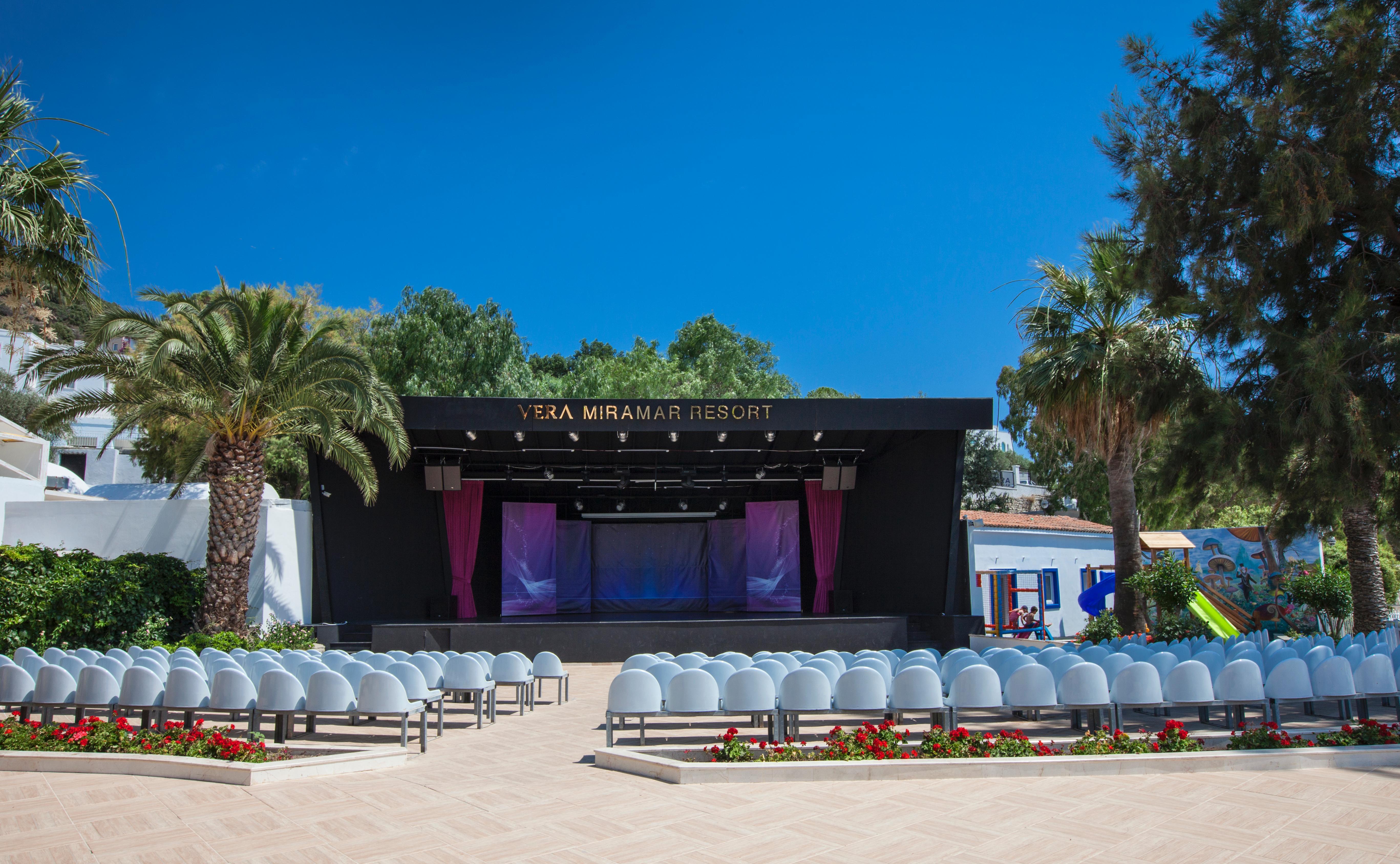 Labranda TMT Bodrum Exterior foto The stage of the theatre