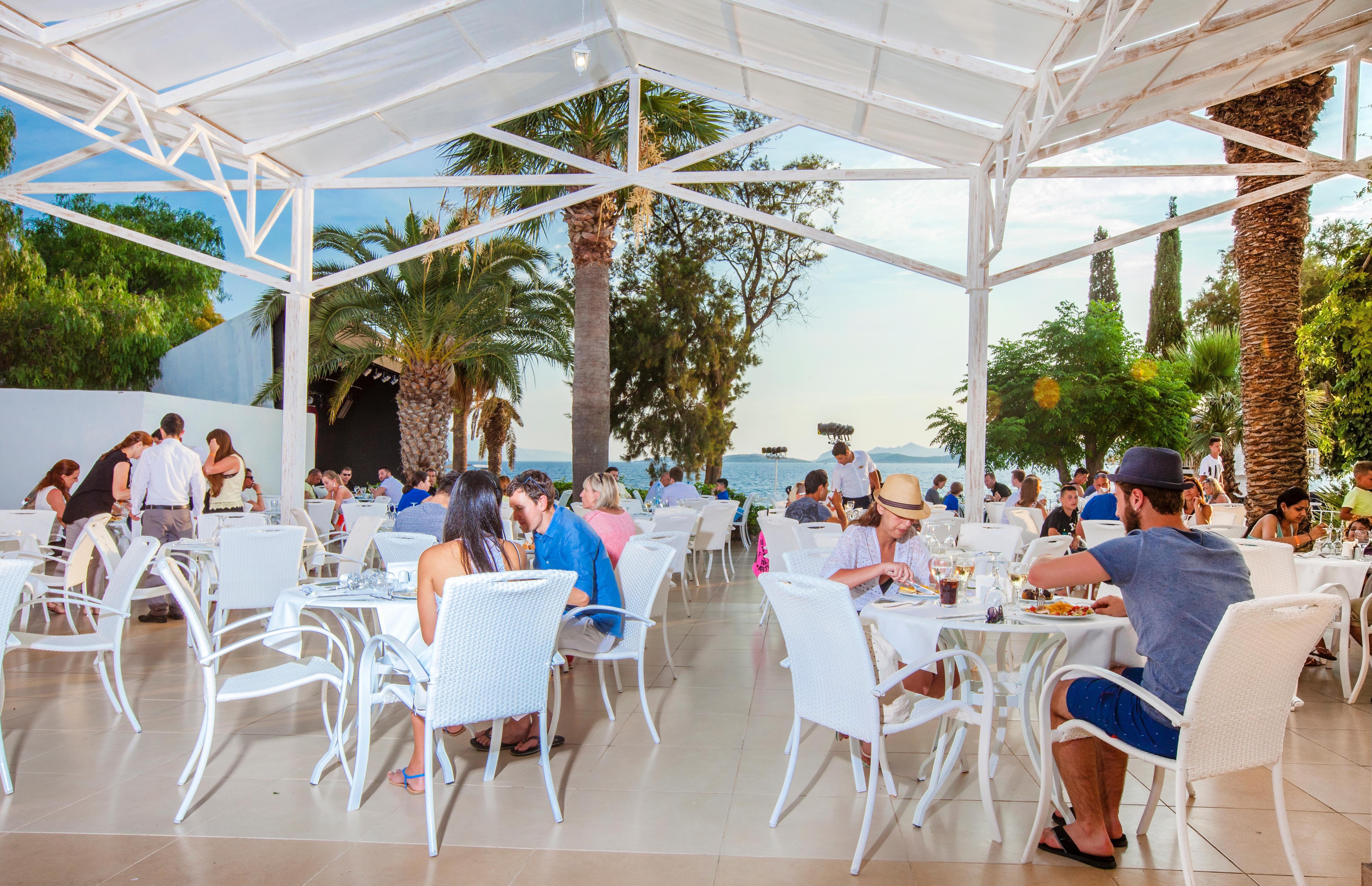 Labranda TMT Bodrum Exterior foto Restaurant in the resort