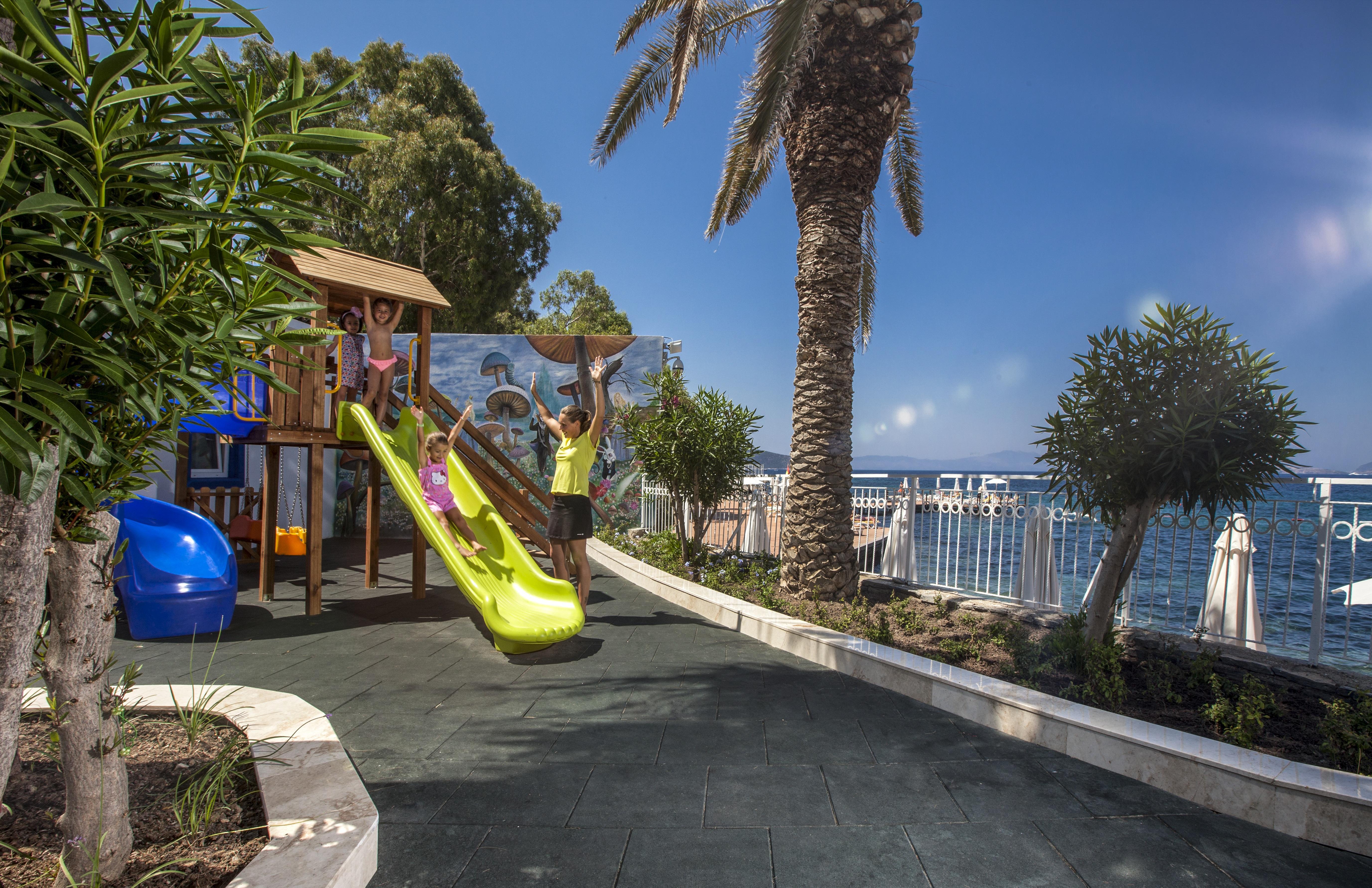 Labranda TMT Bodrum Exterior foto Playground in the resort