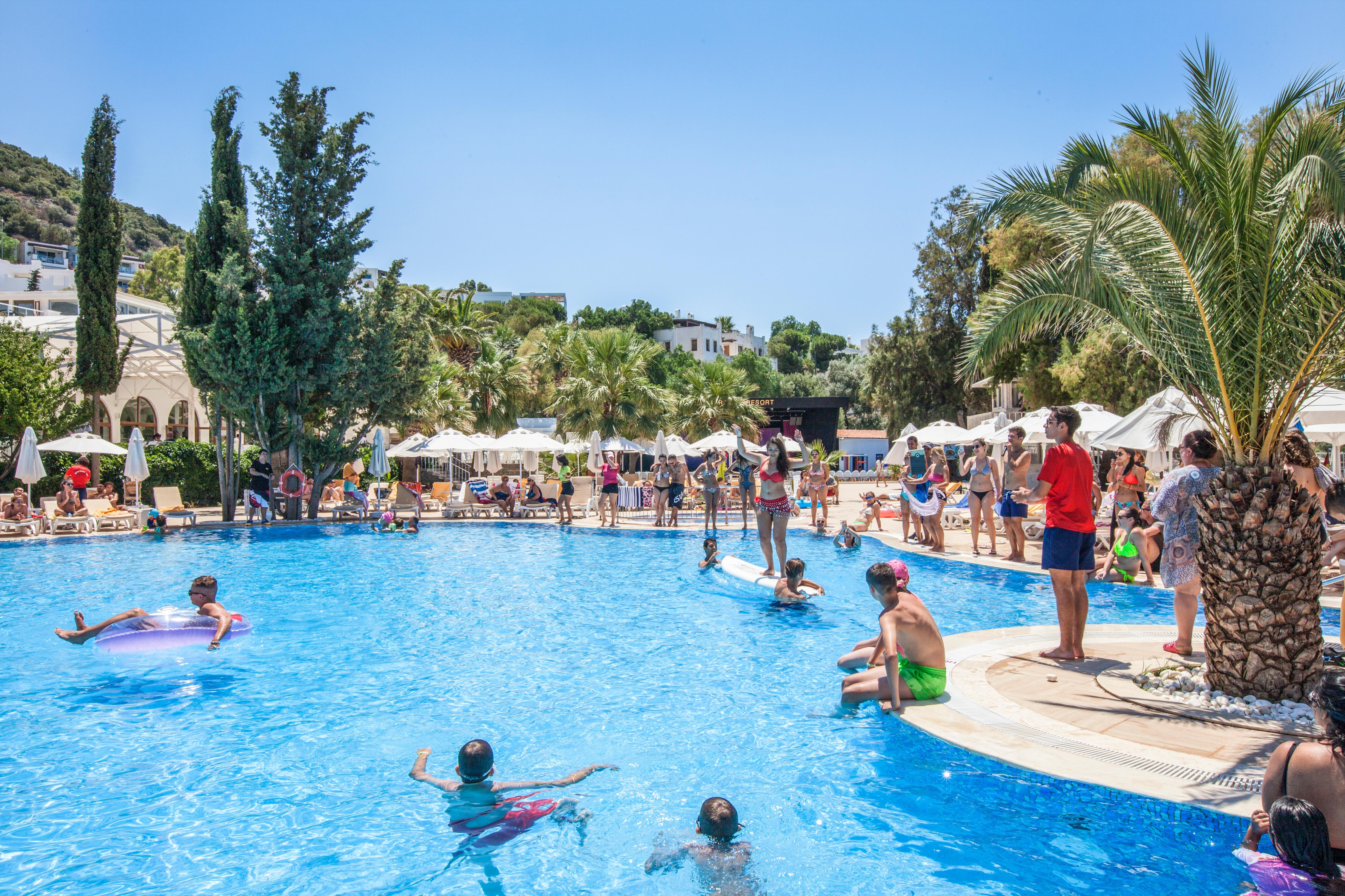 Labranda TMT Bodrum Exterior foto A swimming pool in a hotel in Turkey