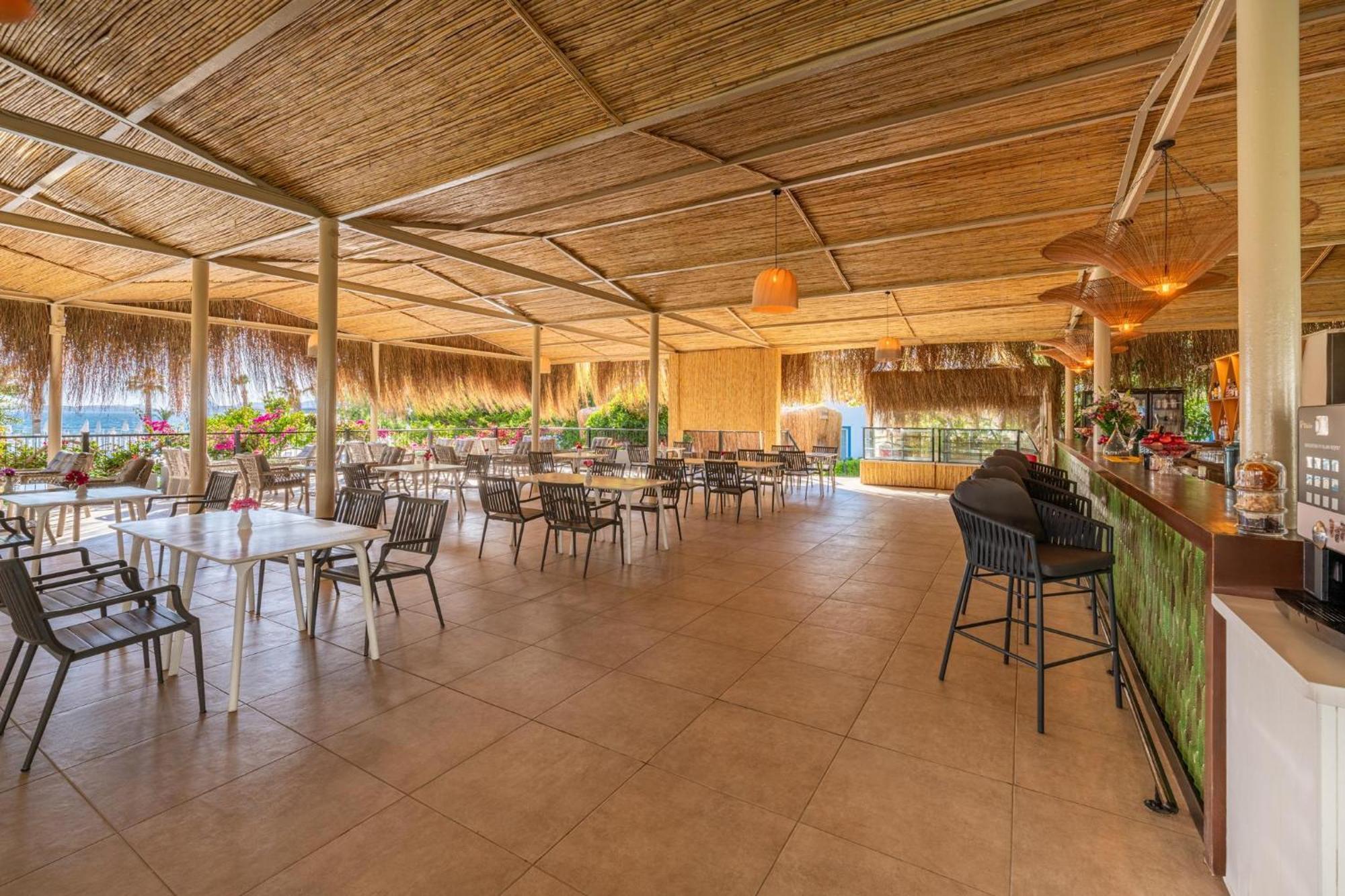Labranda TMT Bodrum Exterior foto Restaurant at the resort