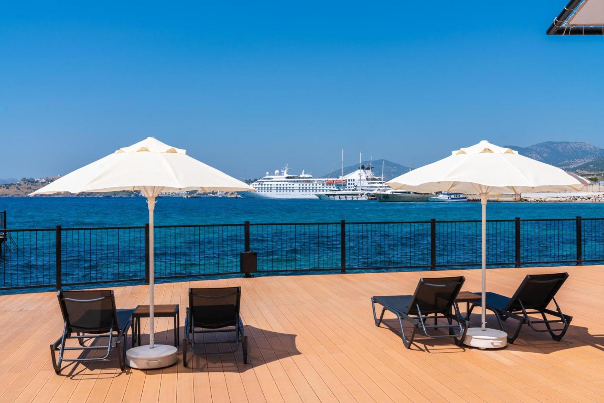 Labranda TMT Bodrum Exterior foto View of the port of Glyfáda