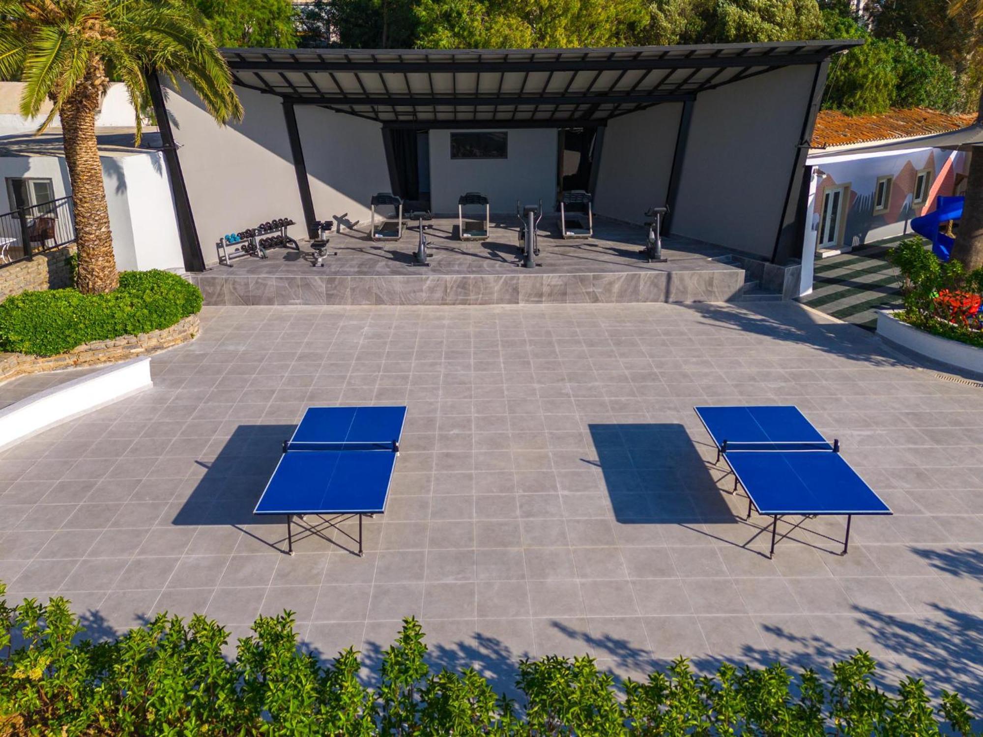 Labranda TMT Bodrum Exterior foto The table tennis area
