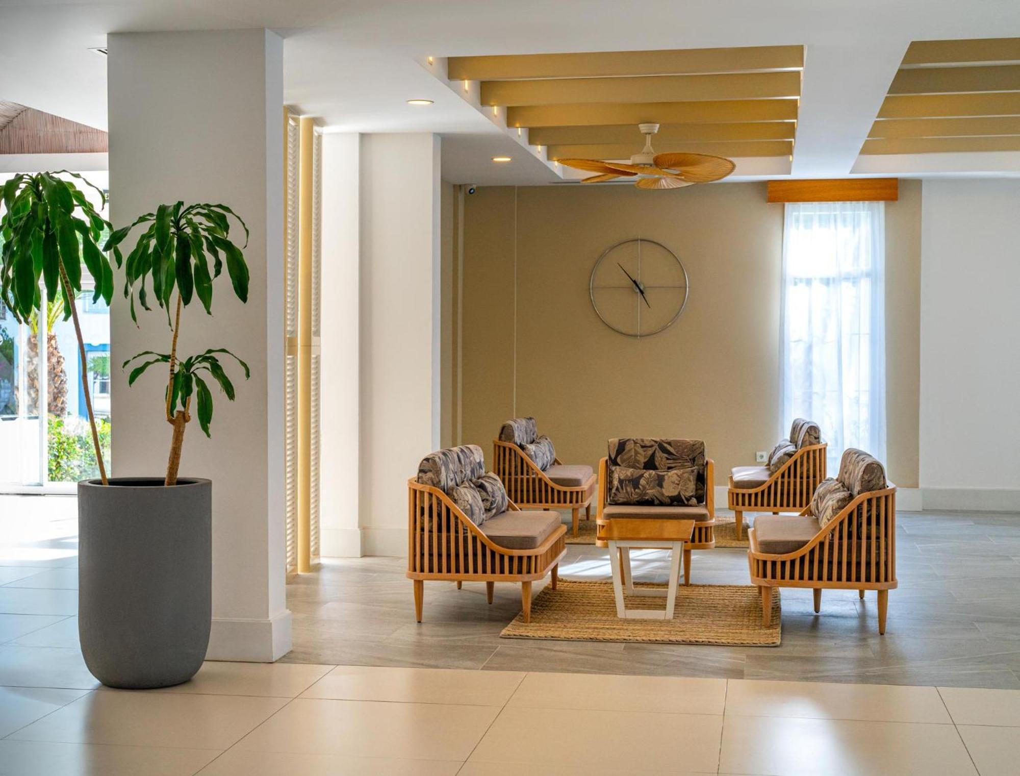 Labranda TMT Bodrum Exterior foto The lobby of the hotel